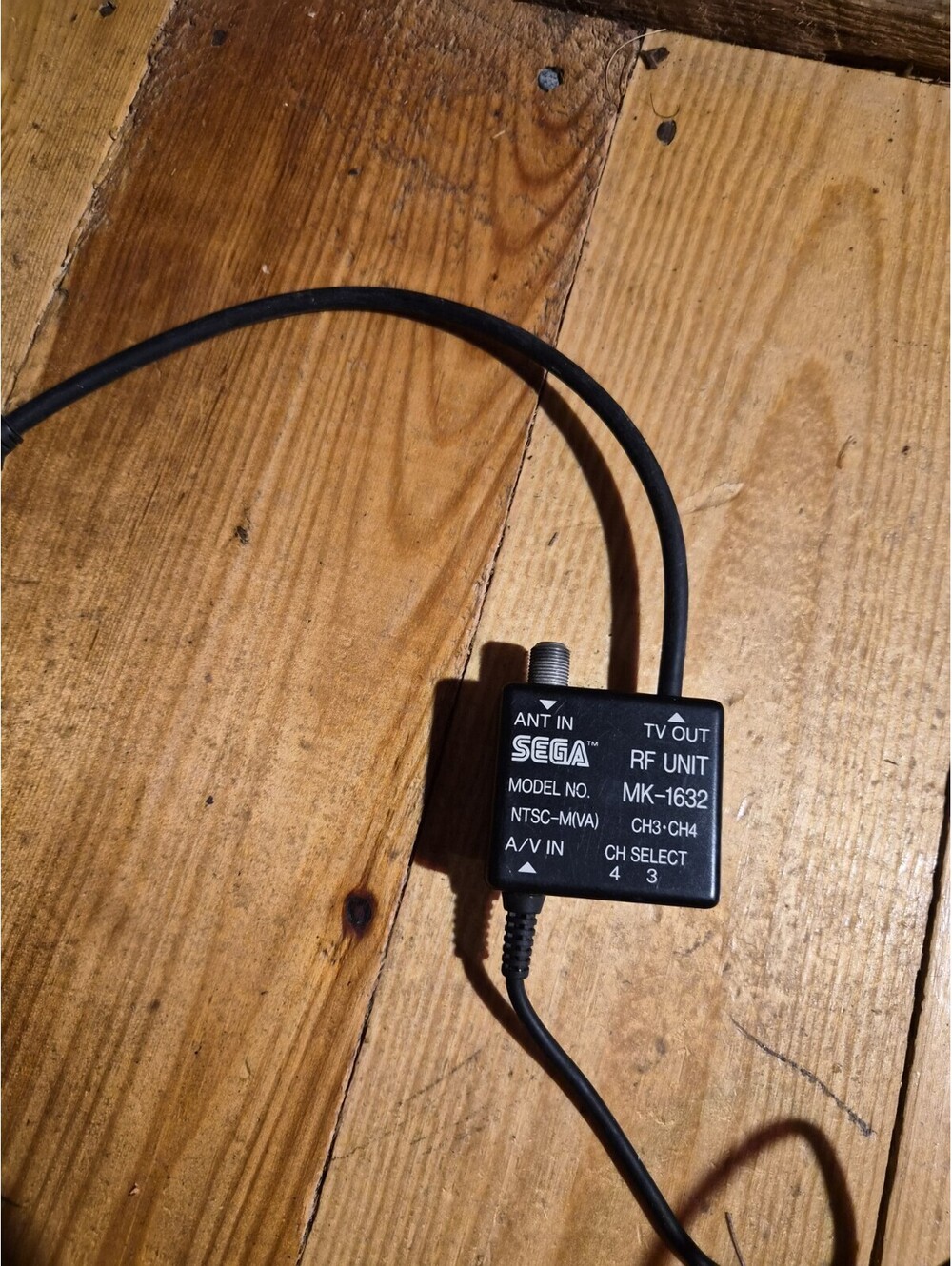 Original Sega Genesis RF Unit Video Audio Cable MK-1632 Box & Cable